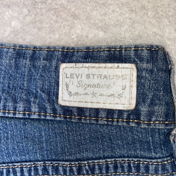 Levi’s Signature cuffed denim shorts - Picture 3 of 8